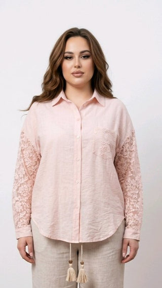 Skjorte med blonde ned langs ryggen