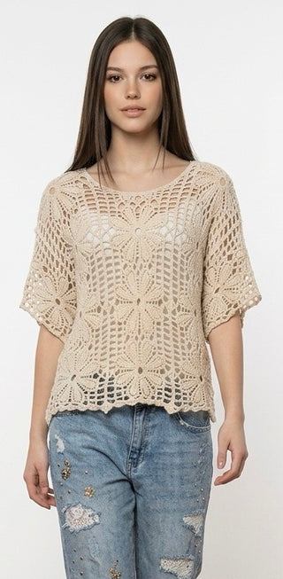 Blonde bluse med blomster. Beige