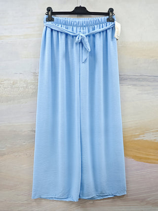 Enkle damebukser med vide ben, lette til sommeren